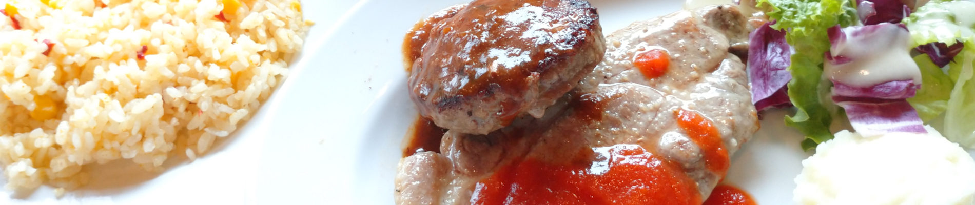 三鷹でランチを食べています